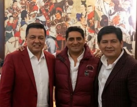 Candy47946249's tweet photo. 🚨 Escándalo | #CarlosAlvarez renunciaría a su candidatura luego de salir a la luz foto en la que aparece con el inefable #ZamirVillaverde... Noticia en desarrollo. https://t.co/K5yKrNbKJd