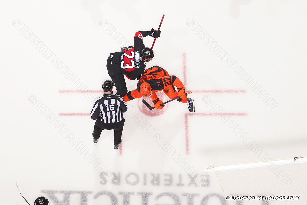 JustSports_AHL's tweet image. 03-06-2026 LEHIGH VALLEY PHANTOMS vs CHARLOTTE CHECKERS

REMOTELY TRIGGERED CAMERA ABOVE FACEOFF SPOT

@LVPhantoms
@CheckersHockey
@pocketwizard
@CanonUSApro
#remotecamera
#RemoteCameras
#makeitpossible
#whereistheremotecamera
#funwithremotes
#PocketWizard
#ShotOnCanon
#teamcanon