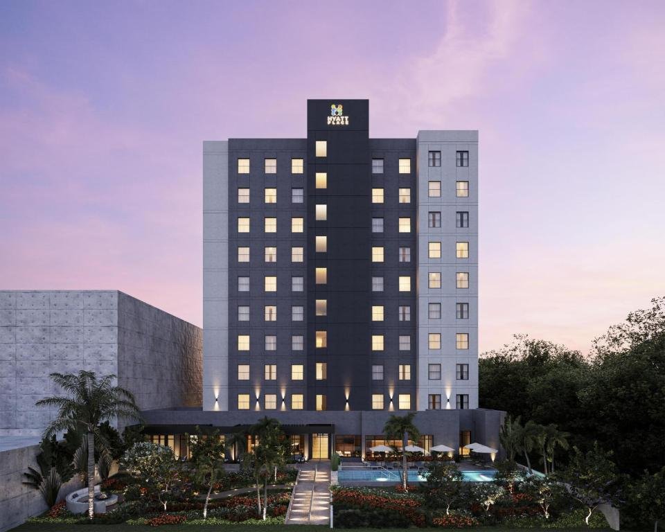 En una nueva emisión de #HablemosDeTurismo conversamos con 𝐉𝐮𝐚𝐧 𝐉𝐨𝐬𝐞́ 𝐌𝐚𝐫𝐭𝐢́𝐧 𝐏𝐚𝐜𝐡𝐞𝐜𝐨, Presidente de la Asociación Mexicana de Hoteles en Yucatán A.C., sobre el panorama actual del sector hotelero en nuestro estado.

Durante el programa abordamos temas clave