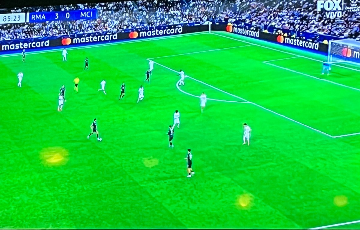 FelixL1963's tweet photo. @marca Pero invéntate un esquema de juego, hombre, eso de copiar el Cholobús no me parece adecuado para un señor entrenador del Real Madrid. https://t.co/m2LDyctpQo