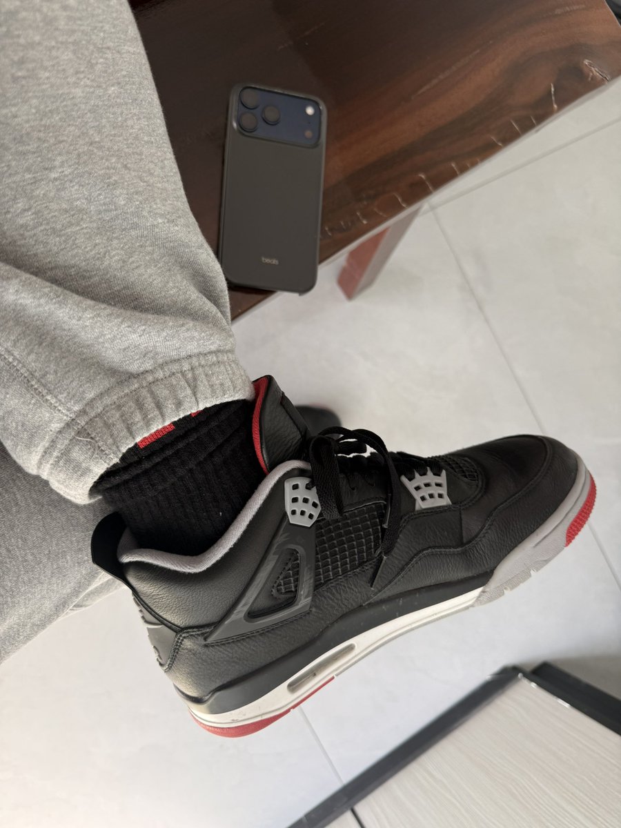 sneakerbear tweet media