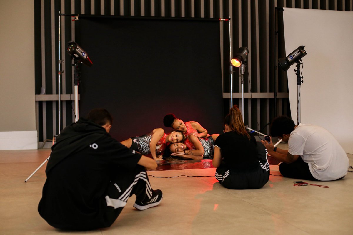TimeFlamengo's tweet photo. Foram aqui que pediram os 𝑩𝑨𝑺𝑻𝑰𝑫𝑶𝑹𝑬𝑺 do Media Day da #FlaGinástica? 📸✨
Apoio: Axia Energia
#pics #MediaDay #AXIAFla https://t.co/npcJxuByzi