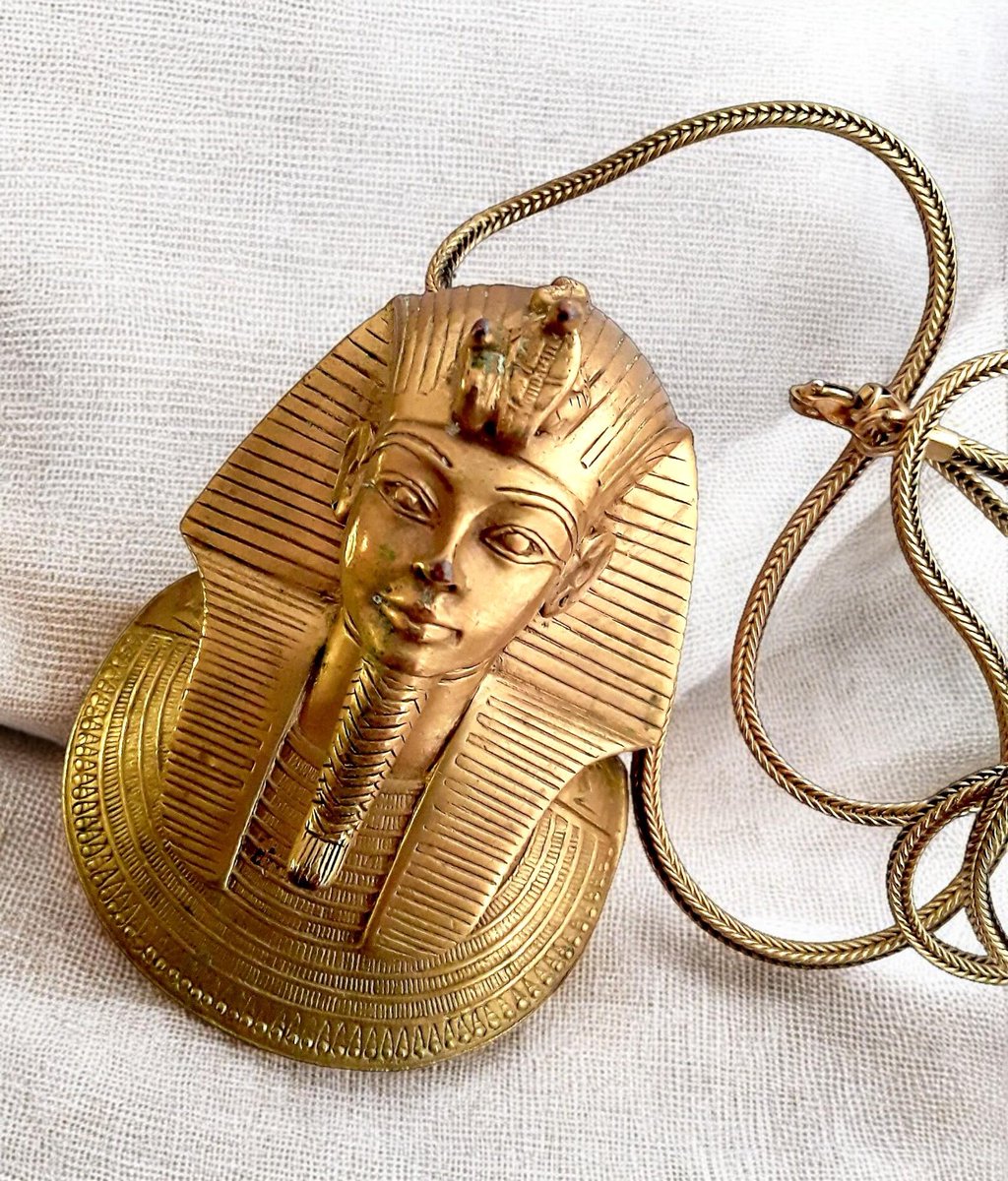 renaissancefai's tweet image. Vintage MMA King Tut Pendant Necklace, 12/20 Gold Filled Pendant, Long Snake Chain
etsy.com/listing/447050…?
#necklace #pendant #snakechain #vintage #KingTut #EgyptianRevival #Egyptian #goldfill #long #heavy #statement #snakechain #MMA #metropolitanMuseumofArt #ancient #pharaoh
