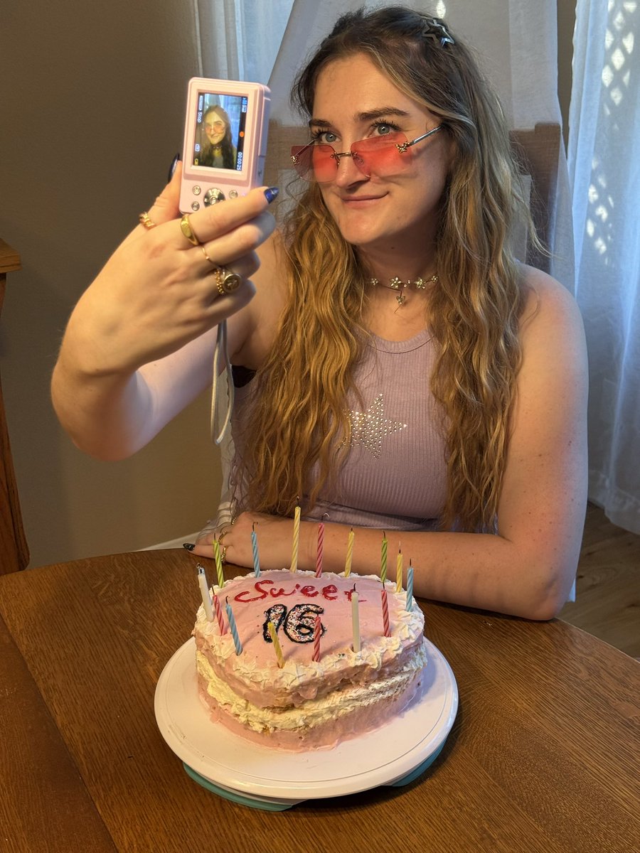 lauracle tweet media