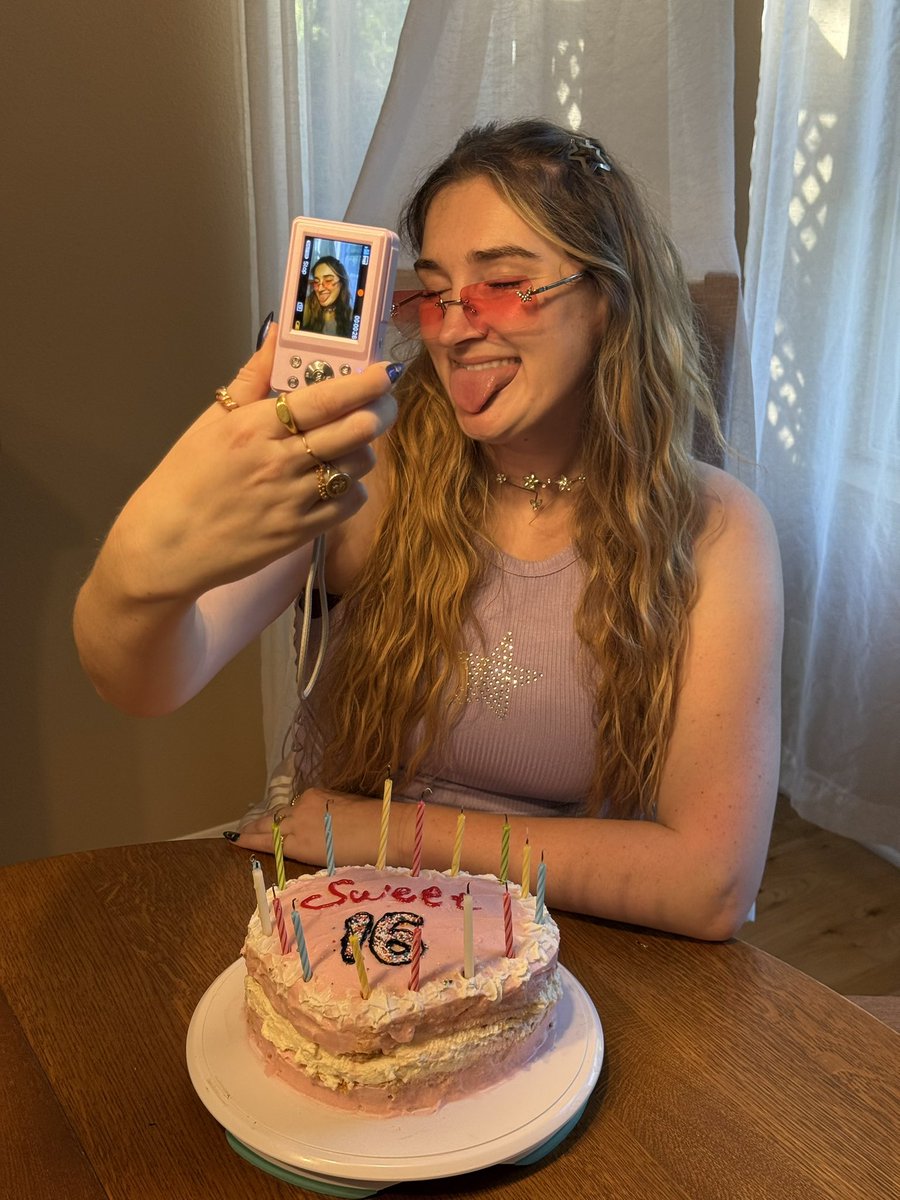 lauracle tweet media