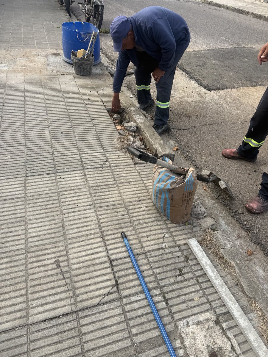 11/03/26 reparaciones de cordones y veredas (barrio a barrio )con buena gestión salen buenos equipos de trabajo .<a href="/PajaroEnciso/">Carlos Enciso Christiansen</a> <a href="/AndreaBrugman/">Andrea Brugman</a> <a href="/JoseLuisCurbelo/">José Luis Curbelo</a> 💪👏