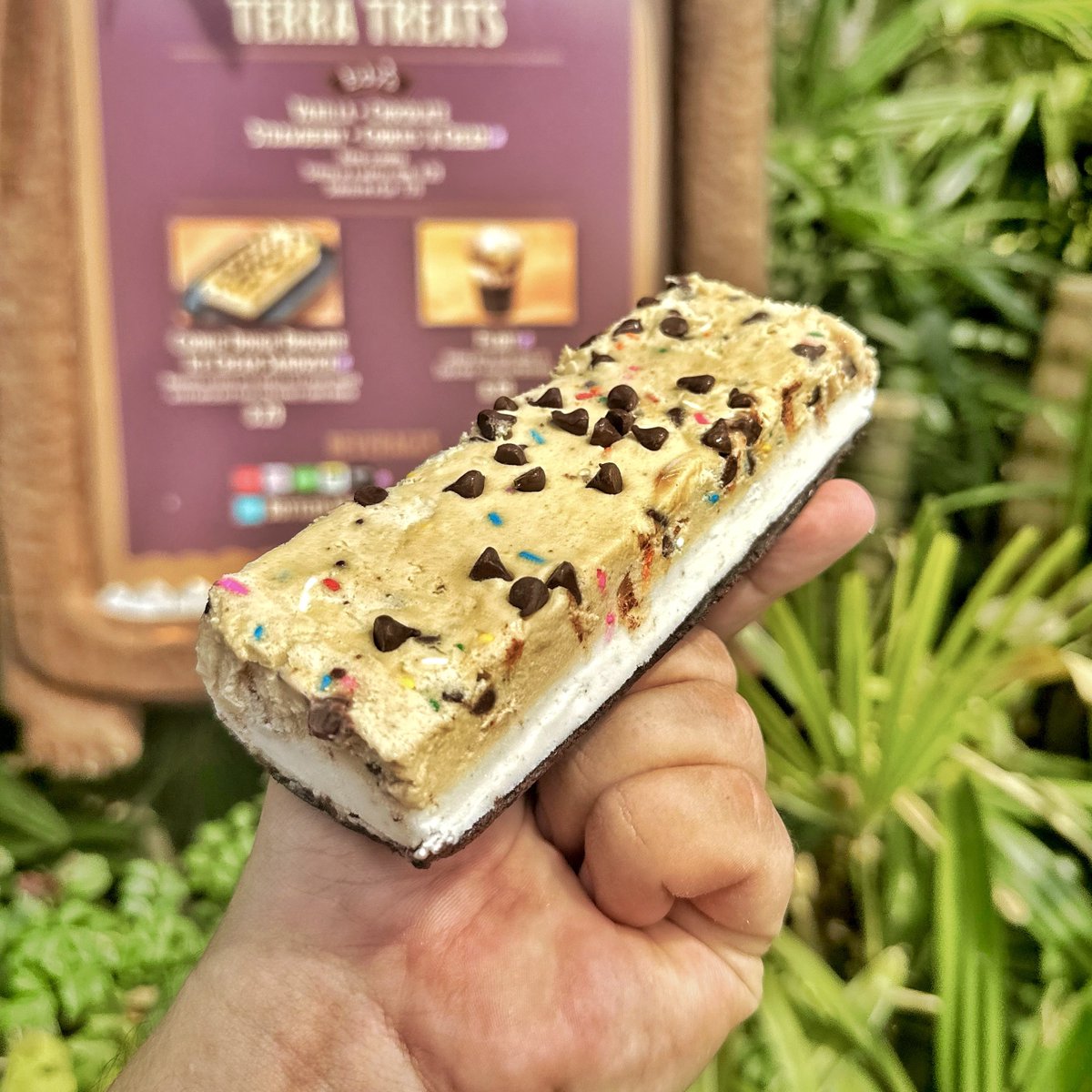 TuckBeck's tweet image. I scream!!! You scream!!! We all scream, for the Cookie Dough Brownie Ice Cream!!! This “Sandwich” is Disney’s latest viral treat, and is found at Animal Kingdom. 🦒🦓🦔
.
#CookieDoughBrownieIceCreamSandwich #DisneyBlogger #AnimalKingdom #Disney #TerraTreats #WaltDisneyWorld
