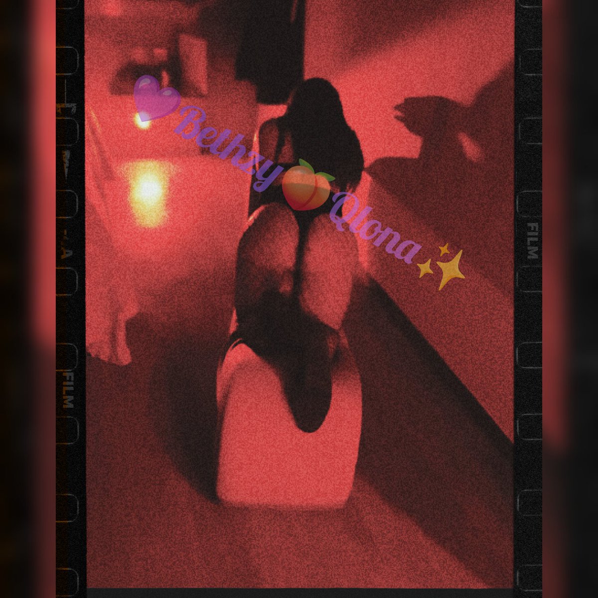 Miércoles de #enseñarlasnalgas 
Y bueno yo solo paso a dejar esto aquí, para que me recuerdes y desees volver a tenerme así para ti 😈🫡🥵🤩
#miercolesdeenseñarlasnalgas 
#MiercolesDeMorboYProvocación