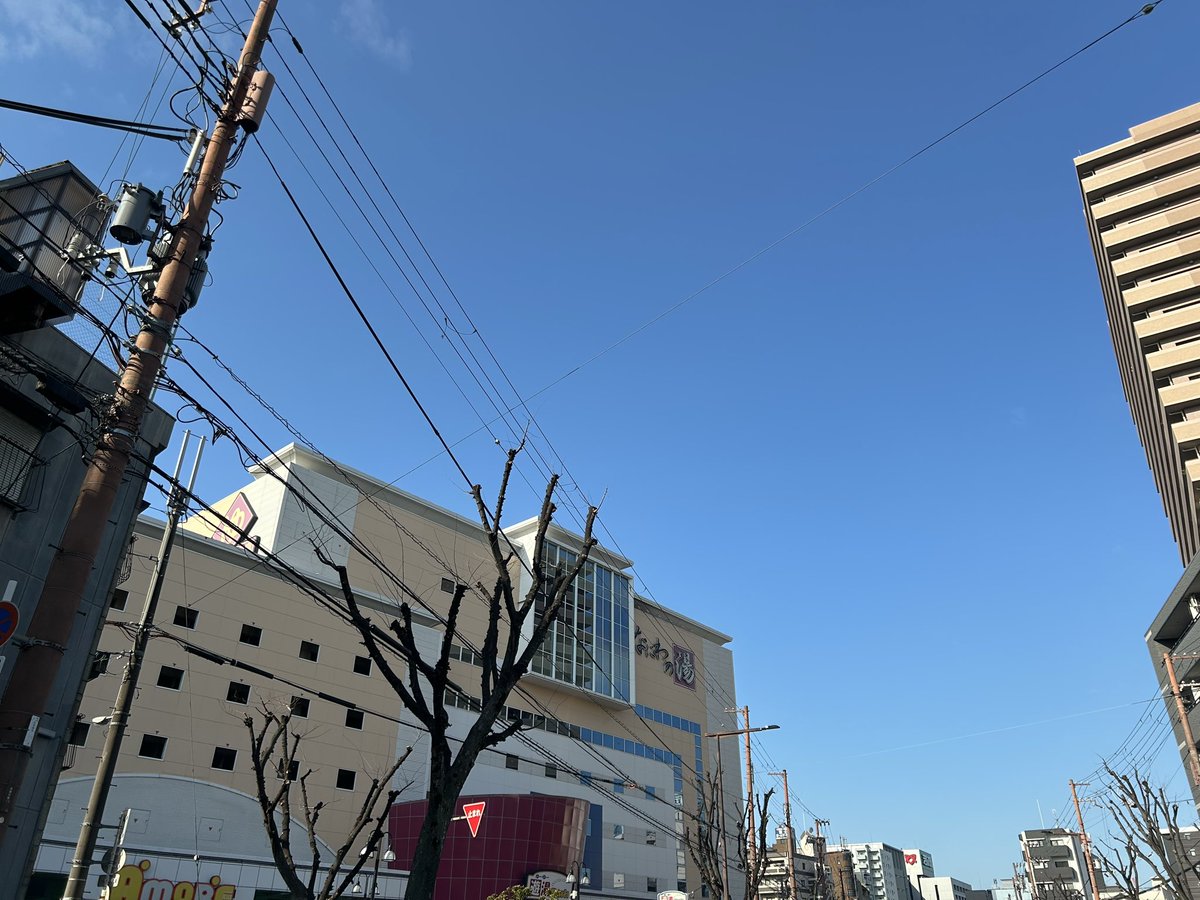 Fuwanee2's tweet photo. 梅田、迂回路渋滞中 https://t.co/hLCheNsyCi