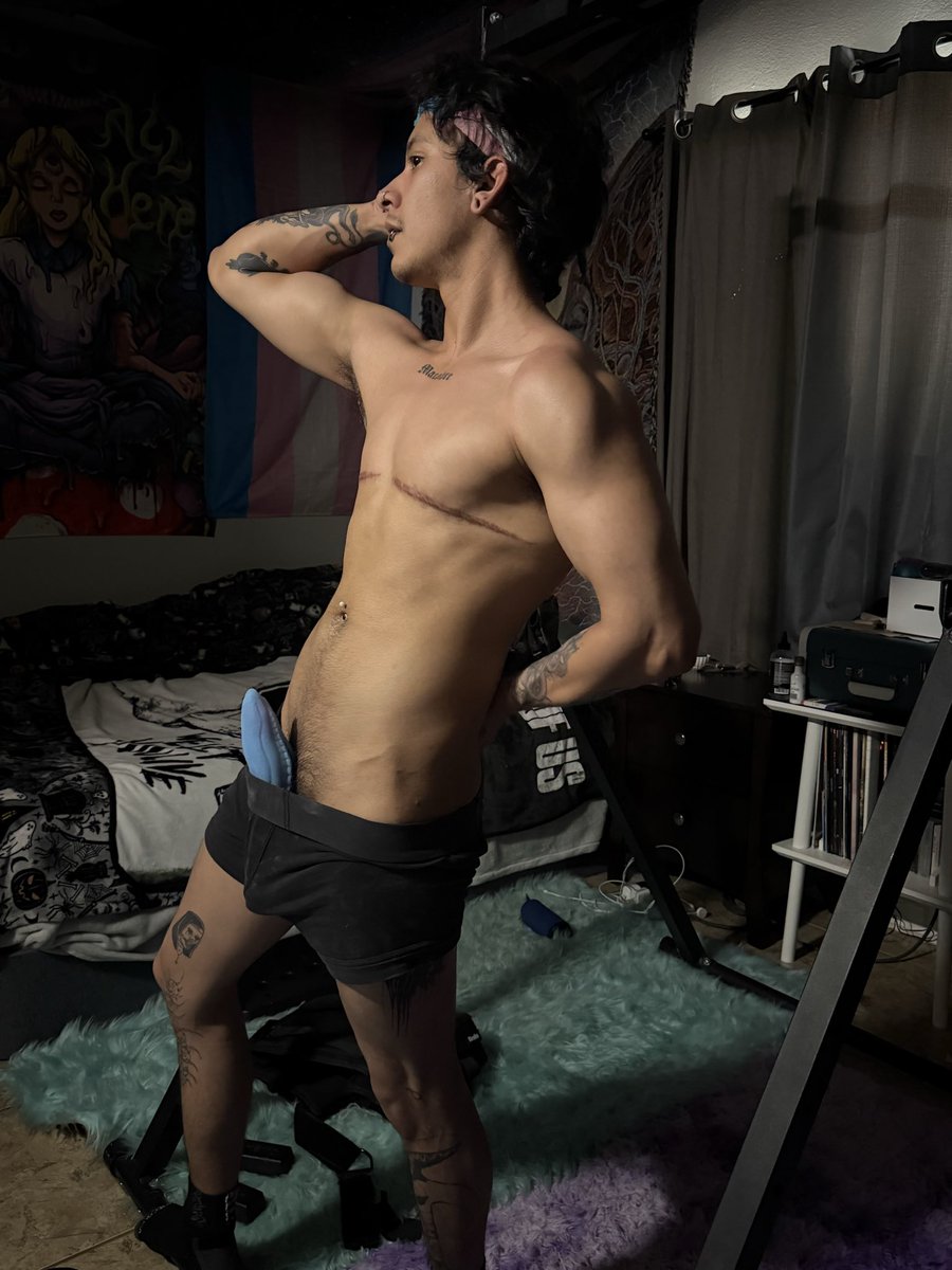 APrinceoflust's tweet photo. 116 pull-ups with todayโs workout ๐ชnow letโs see how much of this tentacle fits inside me ๐๐ Only on Onlyfans https://t.co/c6yfHkgB4p
#ftm #onlyfans #nsfw #transmasculine #emoboy #nonips #lgbtq #muscles #straight #gay #bigclit #tdick https://t.co/TS7inBmHGy
