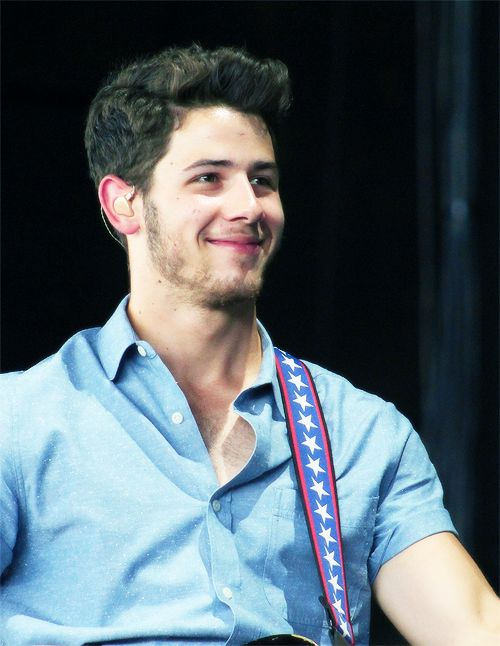 juli ✸ tweet media