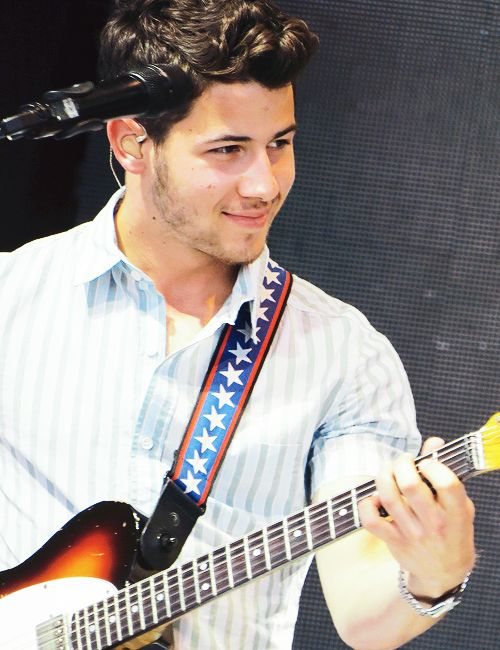 juli ✸ tweet media