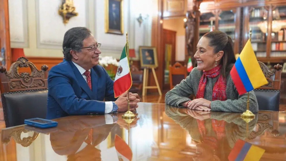 🇲🇽🇨🇴 | Claudia Sheinbaum habla con Gustavo Petro por teléfono y confirma asistencia de México a la cumbre CELAC-África en Bogotá.

Ambos líderes hablaron por teléfono para discutir "el fortalecimiento de las relaciones económicas entre ambos países" y, en particular, expresaron