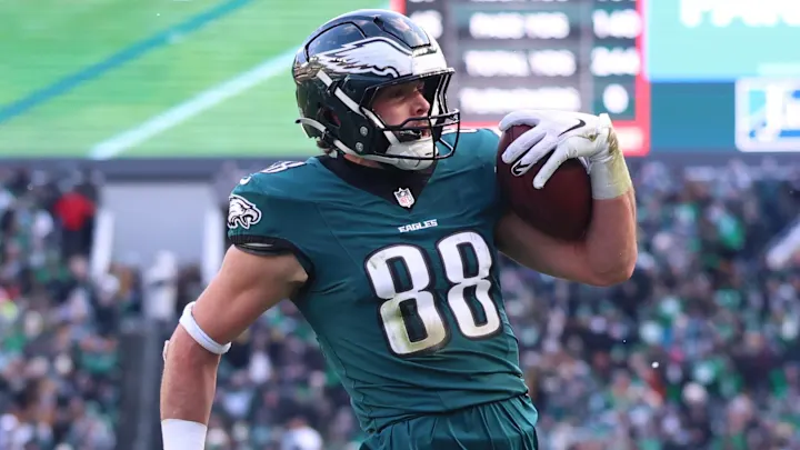 🚨The #Eagles still have TE Dallas Goedert on their roster currently, working on a revised deal.