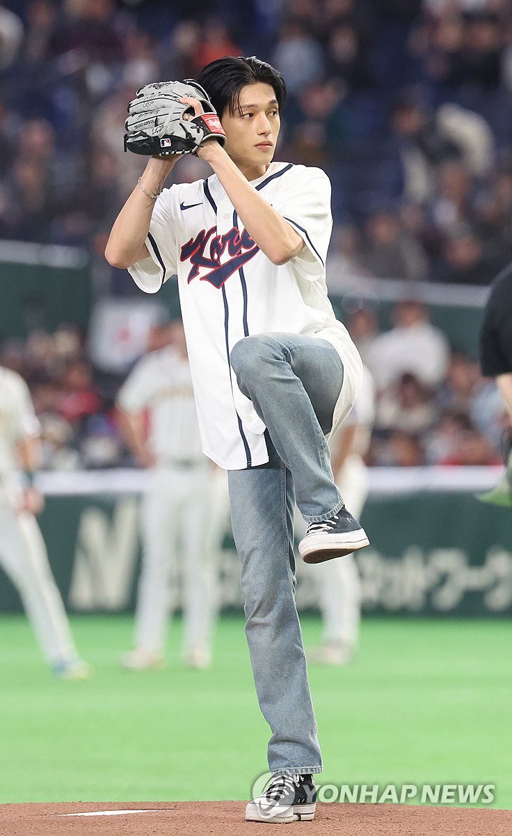 ずっと練習してたから、30分くらい推しのキャッチボールを見ながら酒を飲むという貴族の遊びみたいなことして楽しかったな、野球も普段高校野球(しかも県予選)しか見ないし球場は酒を飲む場所という認識だったけど(おい)普通に野球楽しかったし。
国際試合ならまた行きたい(注:国際試合なら)