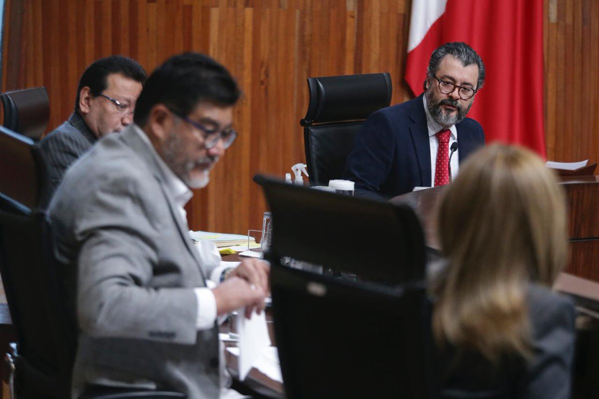 gbatizg's tweet photo. Durante la sesión pública de la Sala Superior del TEPJF de este miércoles 11 de marzo de 2026 analizamos 21 medios de impugnación correspondientes a 15 proyectos de resolución.

Entre los asuntos relevantes destacaron:

• La inexistencia de infracciones denunciadas en un procedimiento sancionador relacionado con expresiones emitidas en una conferencia matutina de la titular del Ejecutivo Federal y un evento realizado en el Zócalo.

• La modificación de lineamientos de fiscalización aplicables al proceso de revocación de mandato en Oaxaca, para evitar su aplicación posterior a la jornada.

• La revocación de una determinación del INE en un asunto vinculado con hostigamiento y acoso laboral.

• La confirmación de resoluciones del INE en materia de transparencia, participación de agrupaciones políticas en comisiones de vigilancia del Registro Federal de Electores y un procedimiento sancionador.

• La revocación de una sentencia en un asunto de sistemas normativos indígenas en Oaxaca, para un nuevo análisis bajo parámetros de pluralismo jurídico y bloque de constitucionalidad.

Cada sesión reafirma la importancia de una justicia electoral con rigor jurídico, deliberación colegiada y responsabilidad institucional para dar certeza a la vida democrática y proteger los derechos político-electorales de la ciudadanía.