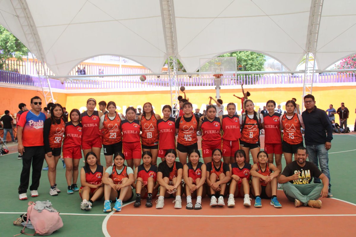 📸 #Fotogalería

Así se vivió la emocionante final entre Puebla vs Oaxaca en la Espartaqueada Deportiva Nacional.

Deporte, talento y espíritu de competencia que fortalecen la unión entre los pueblos.
#EspartaqueadaDeportiva #AntorchaEsDeporte