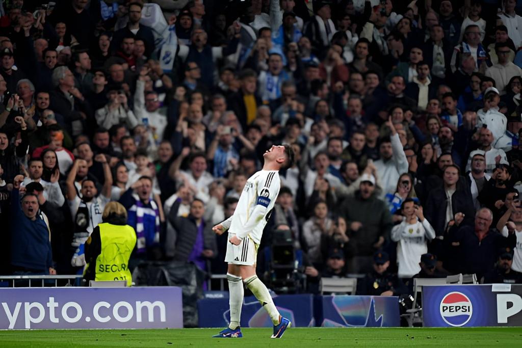 derradjihafid's tweet photo. صورة اليوم: 
حين يلمع Federico Valverde… 
يهتف له عالم Real Madrid. https://t.co/dGU98b3m30