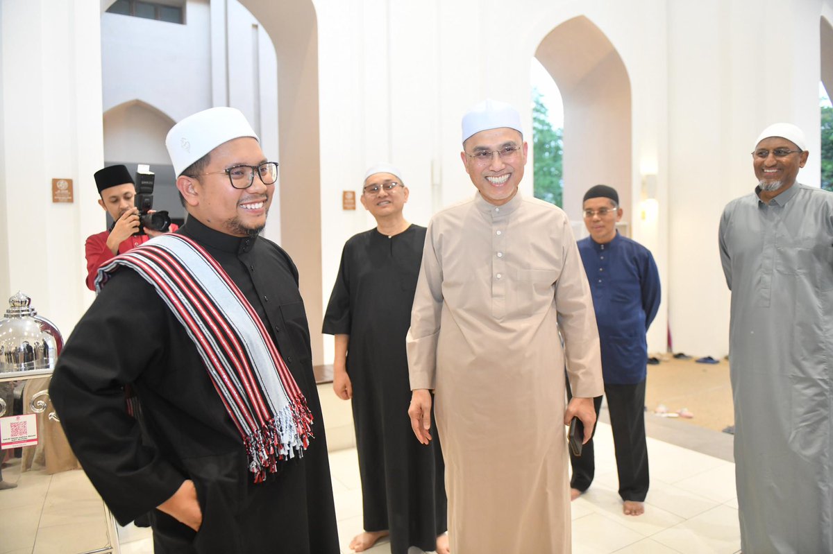 MohdShukriYajid's tweet image. A blessed evening at the Masjid Tengku Ampuan Jemaah in Bukit Jelutong for our annual Iftar gathering, organised by @msumcmalaysia. A chance to reconnect with colleagues, friends, and the community, embracing the true spirit and warmth of #RamadanVibes together. #Ihyaramadan