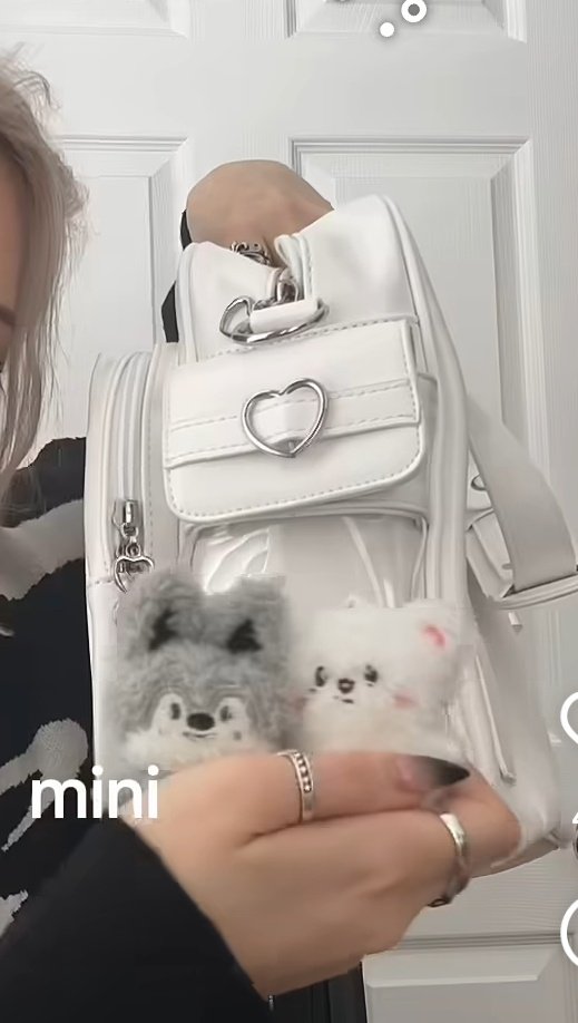 릴스 광고에 익숙한 인형들이....