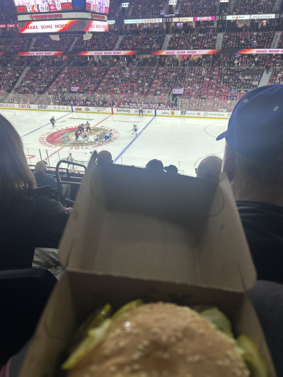 Fffeisty's tweet photo. From the heart of downtown at 6:43 pm to my seat for puck drop. With a burger. #ProDriving #ForTheTeam https://t.co/0e7c6DFRb9