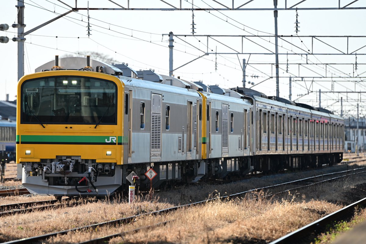 k7o2r1tow's tweet photo. 2026/3/12  小牛田駅にて
GV-E197系TS02編成＋仙石線205系M14編成
北上線経由の秋田への廃車回送を小牛田駅で見送りました。長年のお勤めお疲れ様でした。 https://t.co/QH2lx7CMz1