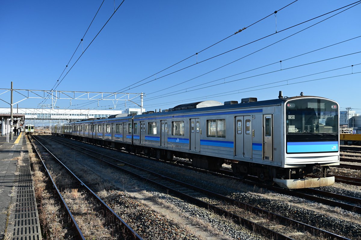 k7o2r1tow's tweet photo. 2026/3/12  小牛田駅にて
GV-E197系TS02編成＋仙石線205系M14編成
北上線経由の秋田への廃車回送を小牛田駅で見送りました。長年のお勤めお疲れ様でした。 https://t.co/QH2lx7CMz1