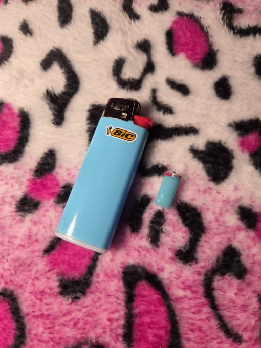 𝘪𝘯𝘥𝘪𝘤𝘢 𝘪𝘭𝘭𝘶𝘴𝘪𝘰𝘯𝘴💨 - 1 pic. i got a lighter for my lighter https://t.co/SB7xGiyLrL
