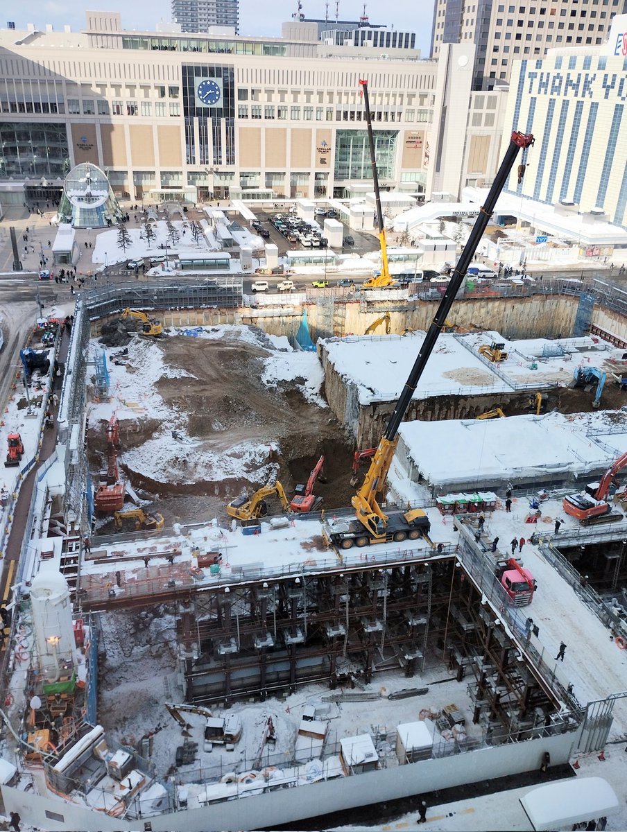sapporolife2021's tweet photo. 国内最大級ヨドバシカメラの入る札幌駅前複合ビルは地上33階で地下5階😳
#札幌市 https://t.co/3NAqXap5BT