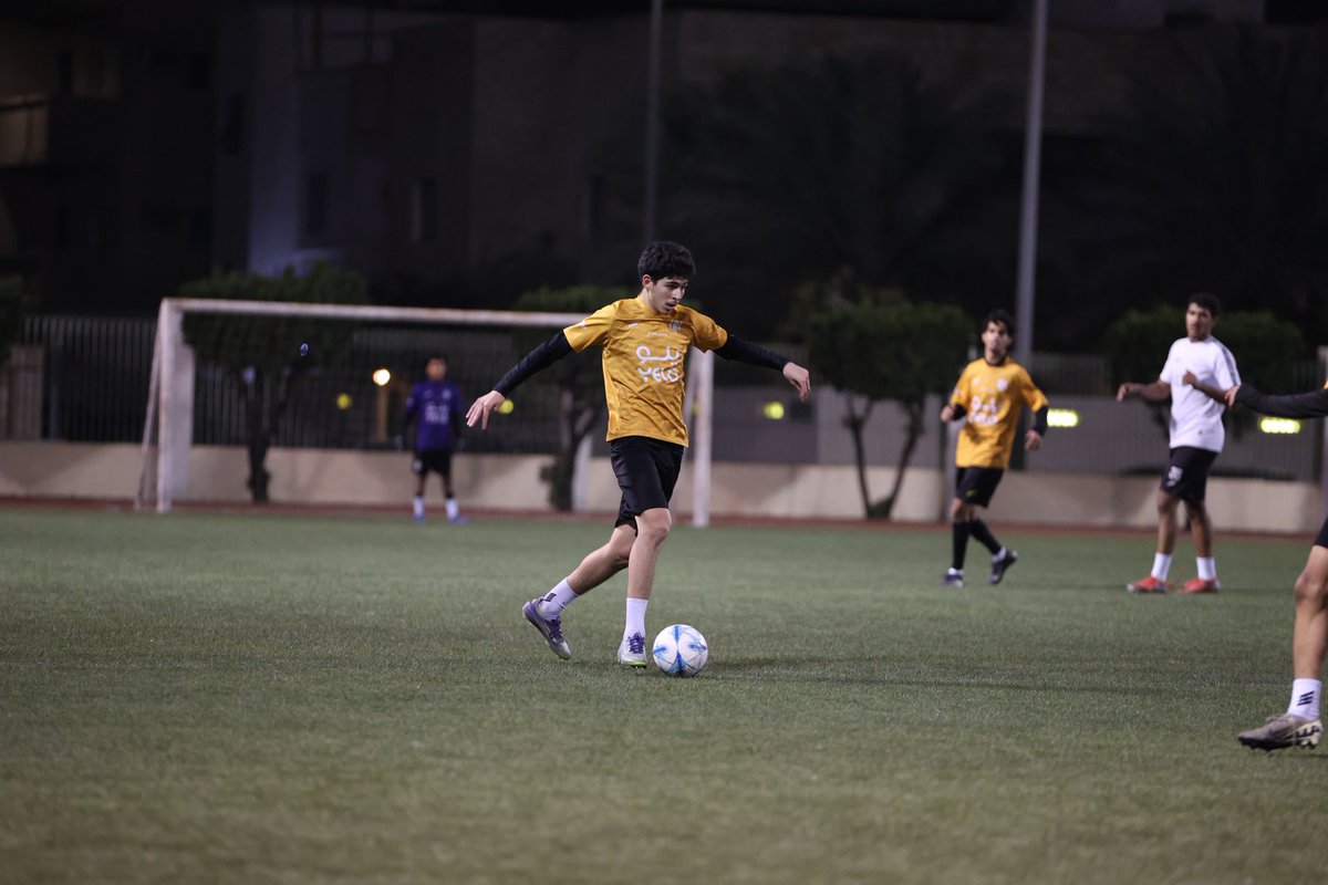 DhahranAcademy's tweet photo. لقطات من نهائي بطولة الصداقة التنشيطية الرمضانية الأولى والتي انتهت بتحقيق فريق الظهران كأس البطولة 🤩👏

#أكاديمية_الظهران
#champion https://t.co/8tDoU1yYag