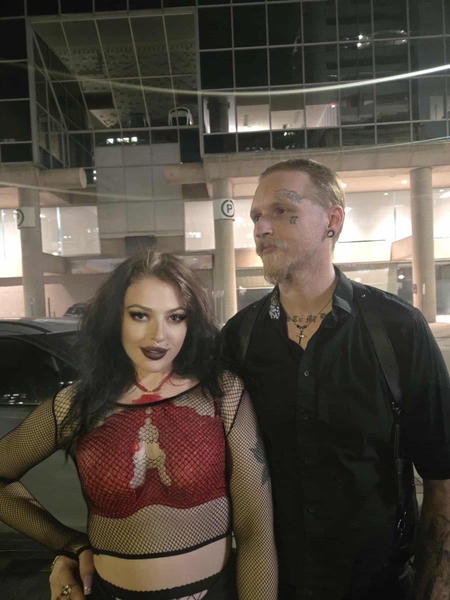 lilahleviathan's tweet photo. Your domme posts about their scrawny pimply alpha but My malewife is a 6'4 tattooed beast who greets Me on his knees when I come home 🤍🎀 https://t.co/3xpRQiMRqA