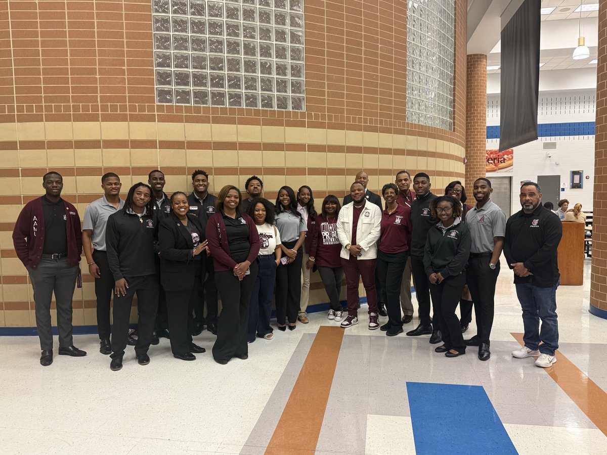 TheUproarWHS tweet media