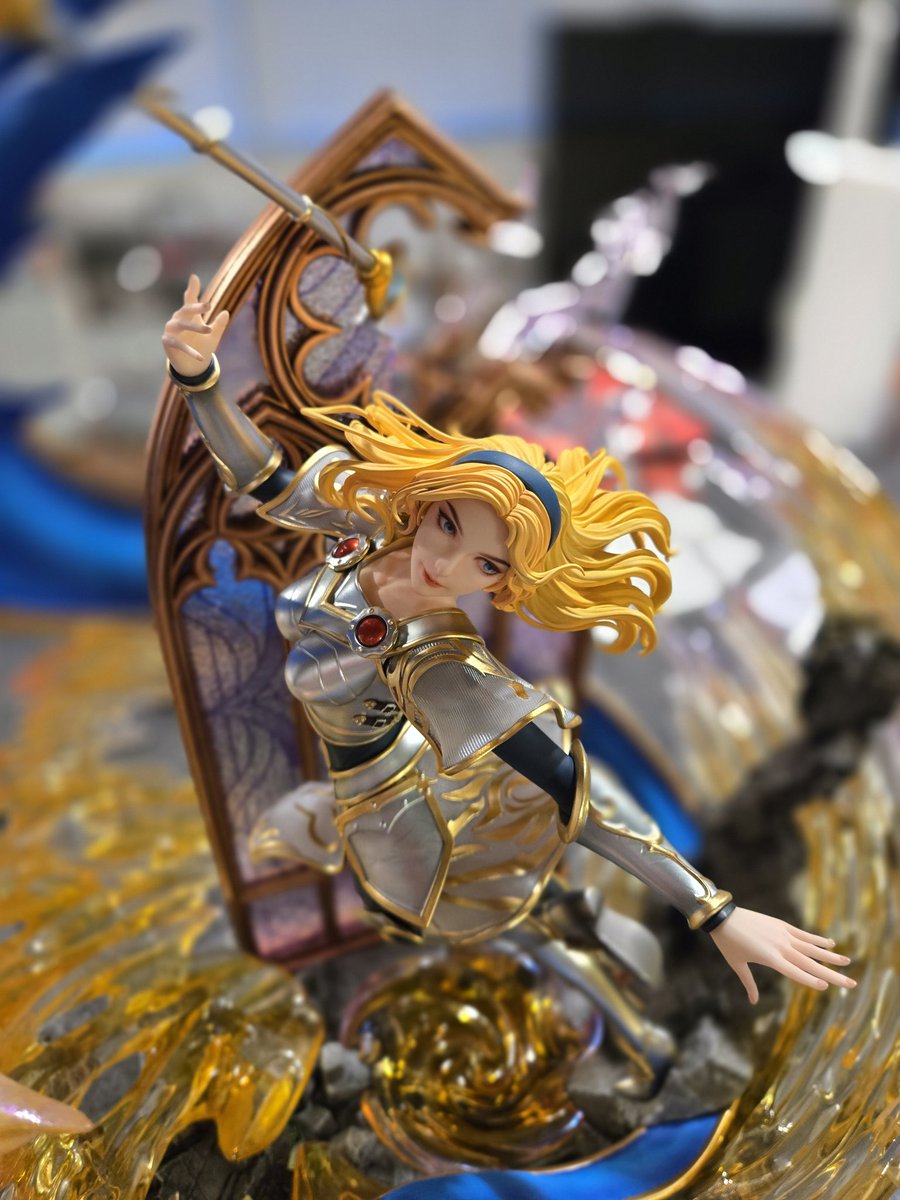 ChrisButlerII's tweet photo. Lux Worlds 24 statue arrived today! Celebrating only snapping one stand of her hair with some Faker noodles 👍 https://t.co/I7mHM2nZnp