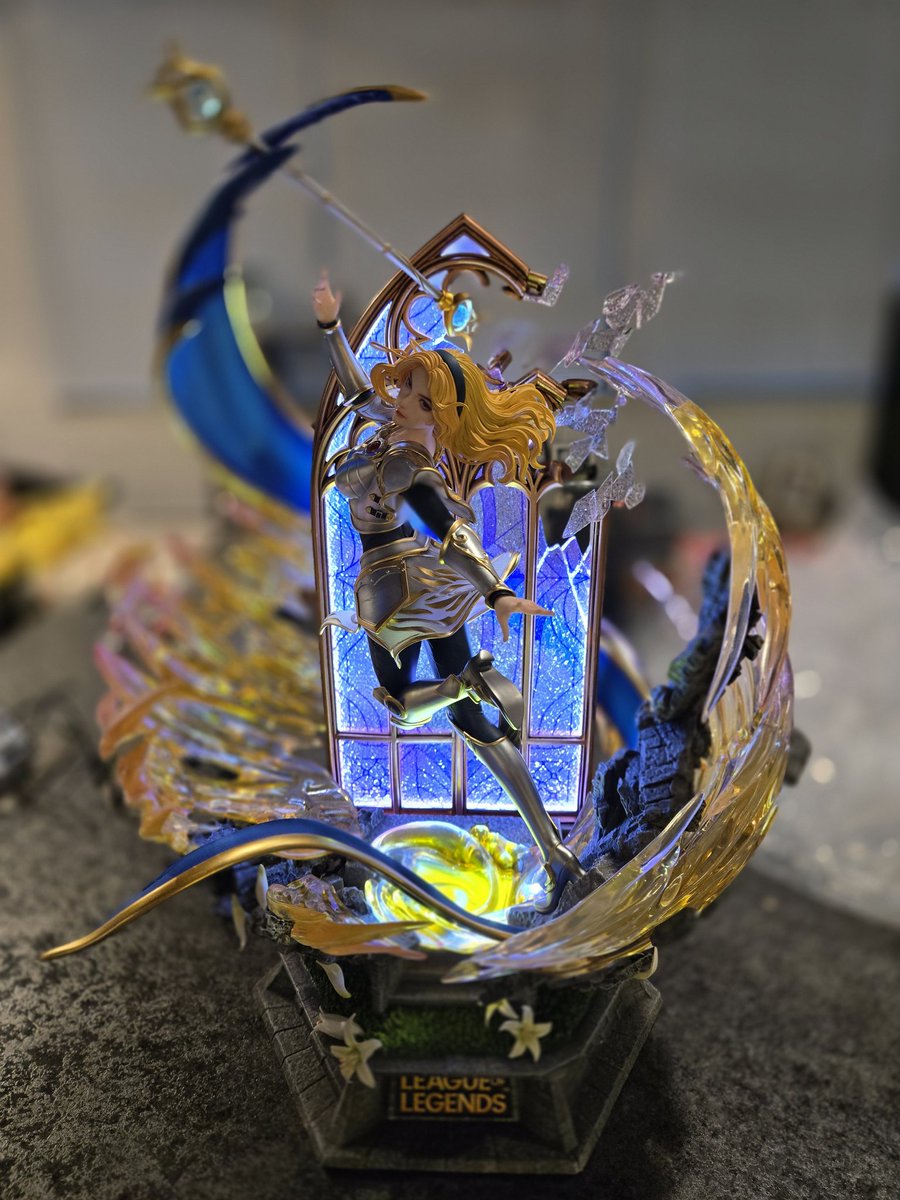 ChrisButlerII's tweet photo. Lux Worlds 24 statue arrived today! Celebrating only snapping one stand of her hair with some Faker noodles 👍 https://t.co/I7mHM2nZnp