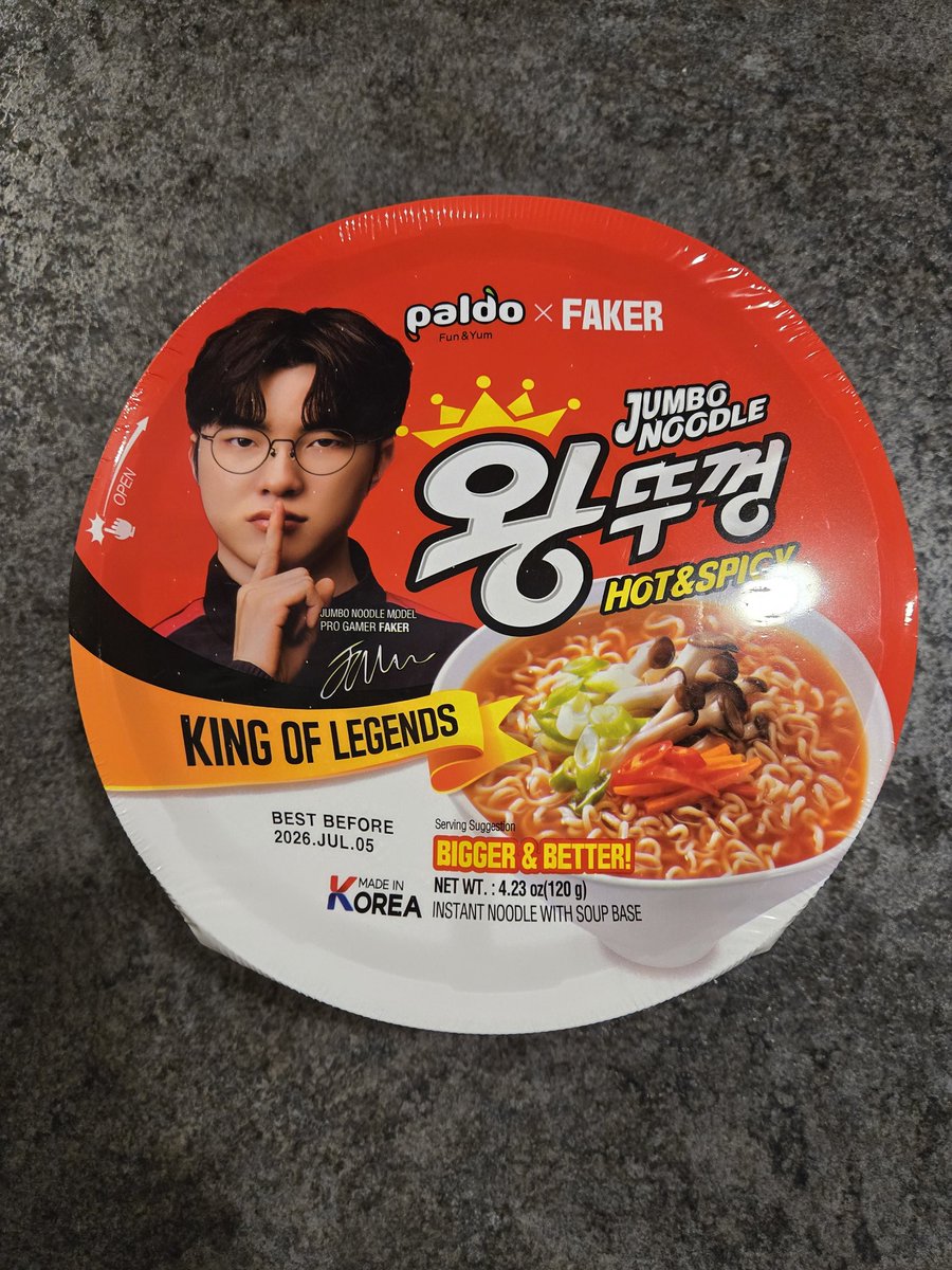 ChrisButlerII's tweet photo. Lux Worlds 24 statue arrived today! Celebrating only snapping one stand of her hair with some Faker noodles 👍 https://t.co/I7mHM2nZnp