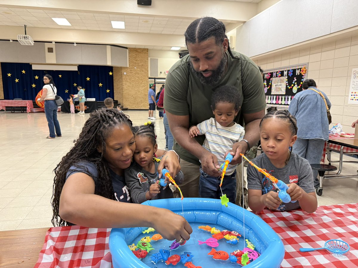 CoachKRiggs's tweet photo. STEM Academic Night. Thank you to all the teachers and staff who stayed late after a long day to create opportunities for him to explore, learn, and grow through STEM. Moments like this mean a lot. Levi had a great time learning and discovering tonight! @HumbleISD_ECC @kteachlse https://t.co/XCb5zrbzgW