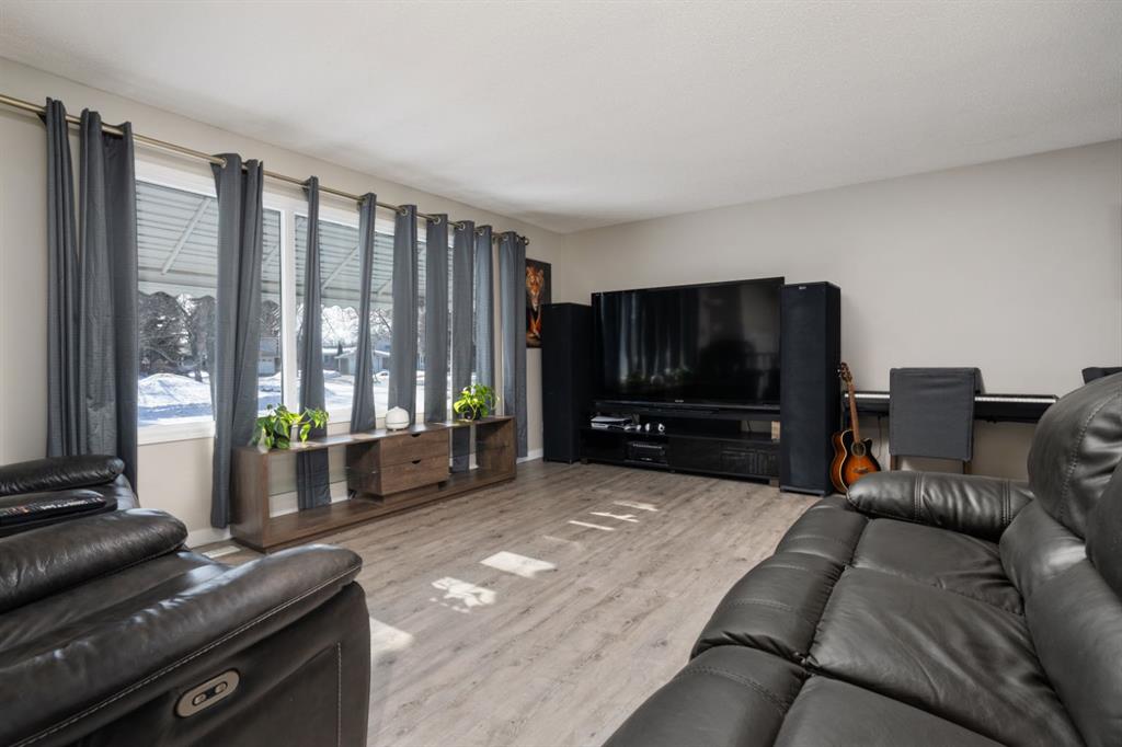 CBOnTrackRealty's tweet image. 🌟New Listing🌟
🏡 6314 38 Avenue Close, Camrose, AB
MLS# A2292142
$384,000

Click the link ➡️ tinyurl.com/A2292142

Marilou Yampolsky
☎️(780) 679-8975
📩marilou@my-localrealtor.ca

#camrose #coldwellbankerontrack #newlisting #familyhome @MarilouYampolsky