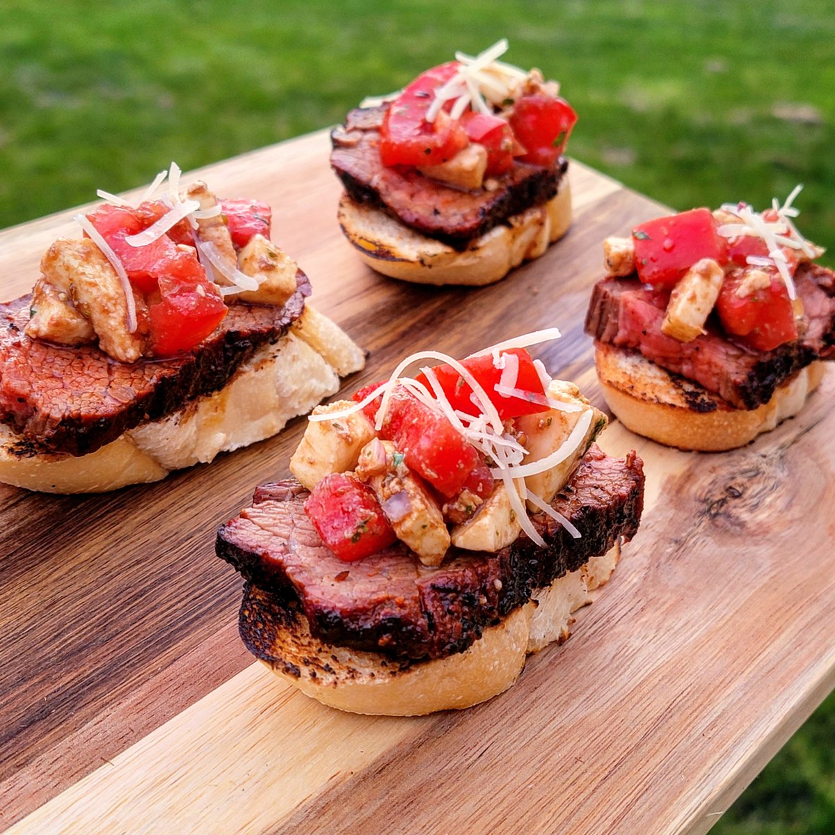bbqfriend's tweet image. Steak Crostinis with Bruscetta 

#bbq #steak #carnivore #keto #bbqfriend