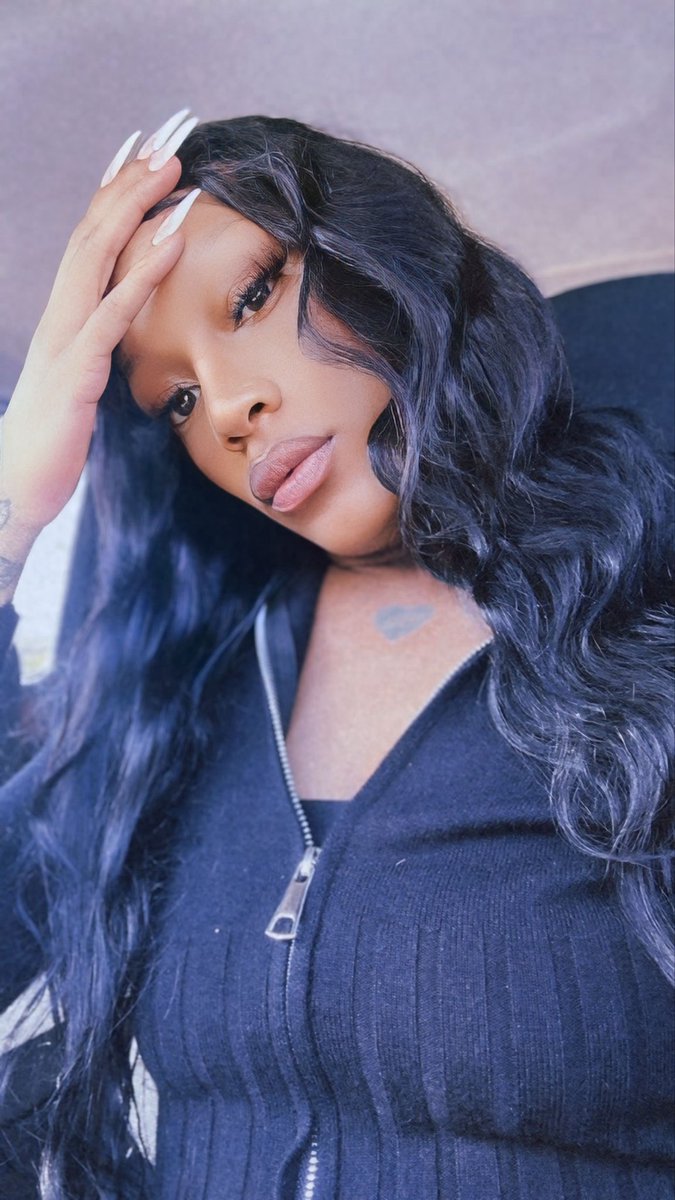 SexyySlimm tweet media