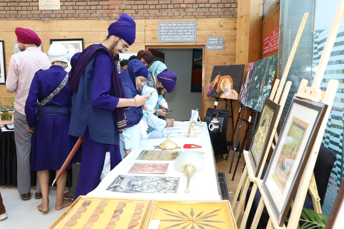 pinakamediawork's tweet photo. (1/3) Official Pictures #SikhlensIndia2026 | Post 60 - Issued on March 12, 2026 | Glimpses of the Exhibitions | Sikh Art 🎨 offered a breathtaking visual treat, creating an immersive museum environment that brought the vastness of #Sikh heritage and history to life. @SikhLens https://t.co/lKDBrGUoli
