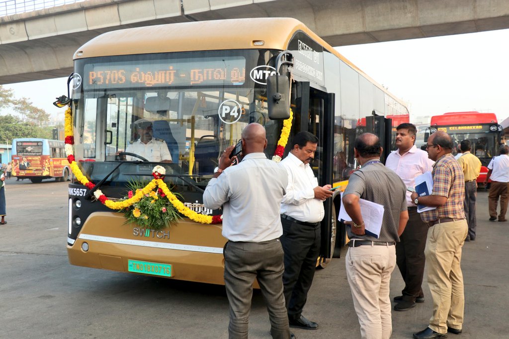 MtcChennai's tweet photo. MTC Chennai launches Premium Bus Service!

The Premium Bus Service of #MTCChennai commenced operations today on two routes:
🔹 P91 – Kilambakkam Bus Terminus to Tiruvanmiyur
🔹 P570S – Siruseri SIPCOT to Koyambedu Bus Stand

The Managing Director of MTC Chennai, Dr. T. @prabhusean7, I.A.S., welcomed passengers at Koyambedu Bus Stand who boarded the first service on Route P570S.

The Joint Managing Director, Thiru. R. Sundharapandian, and other officials were also present. Officials of MTC greeted and welcomed passengers boarding the first services at Thiruvanmiyur, Kilambakkam (KCBT), and Siruseri (SIPCOT) as the services commenced today.

The Premium Buses feature comfortable cushioned seats with ample legroom, offering a more relaxed and convenient travel experience for commuters.

📲 Passengers can book their tickets in advance through the Chennai One App.

MTC Chennai continues to introduce new initiatives to enhance the quality, comfort, and reliability of public transport for the people of Chennai. (1/2)
#MTCChennai | #MTC4Chennai | #ChennaiBus | #MTCBus | #Chennai | #NammaChennai | #NammaBus | #PremiumBus | #ElectricBus