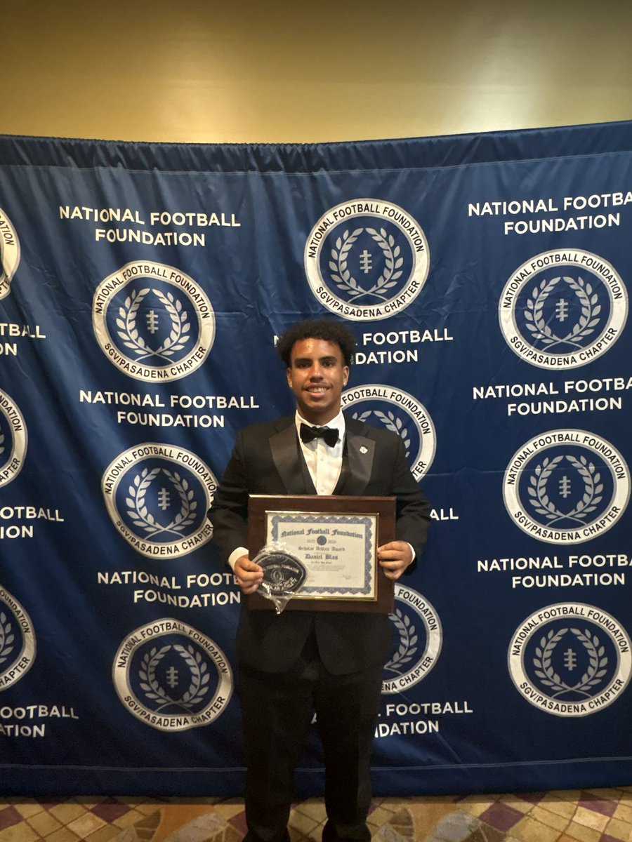 Daniel Blas(5’8 175 Kicker) tweet media