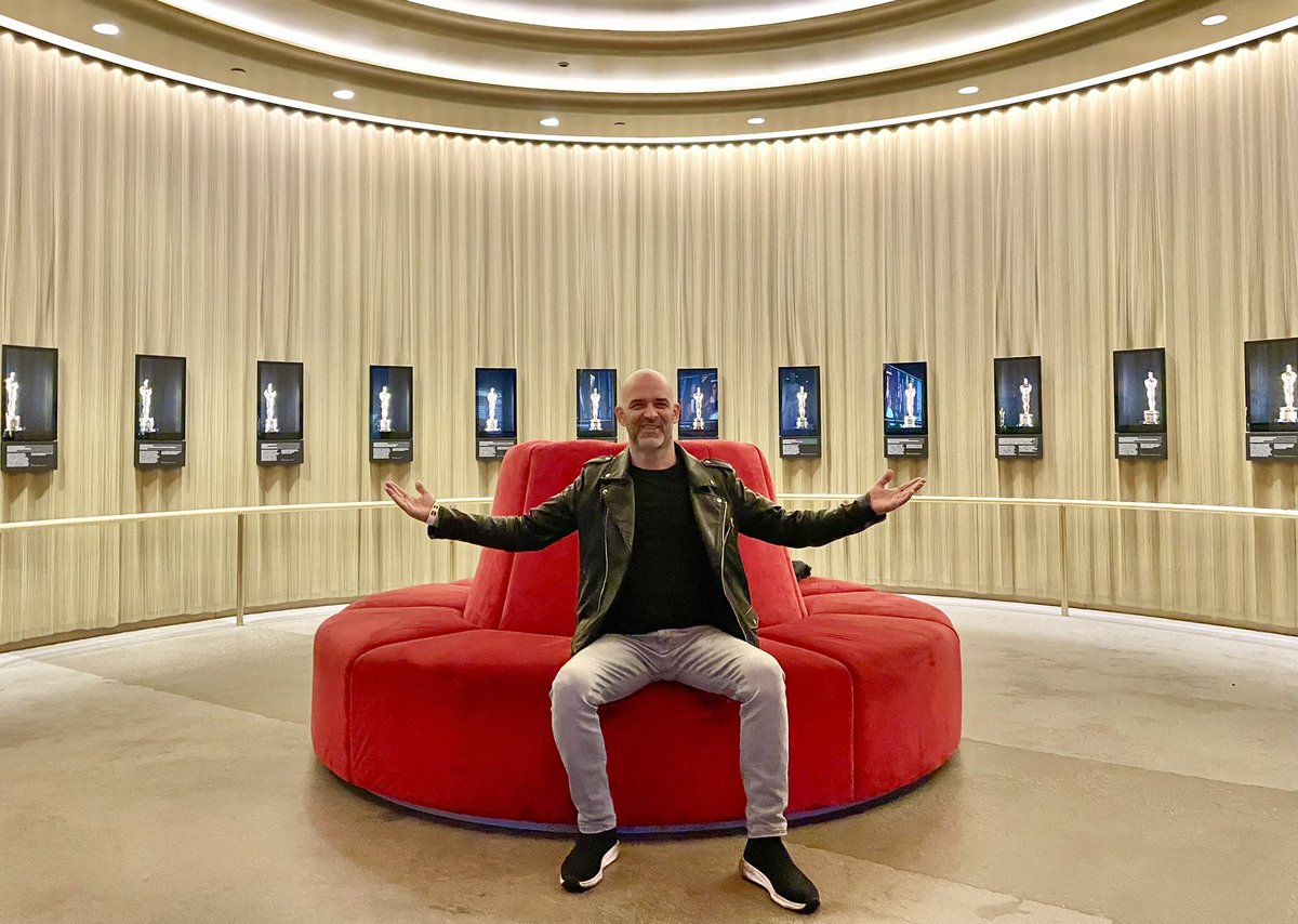 muratevginmusic's tweet image. #Oscar Bir gün bir tanesini Türkiye’ye getirsek çok manyak olmaz mı?😀👍

Yakın çekim foto’daki Clark Gable’ın 1934’de aldığı.

#oscar #composer #singersongwriter #muratevgin #Pluribus