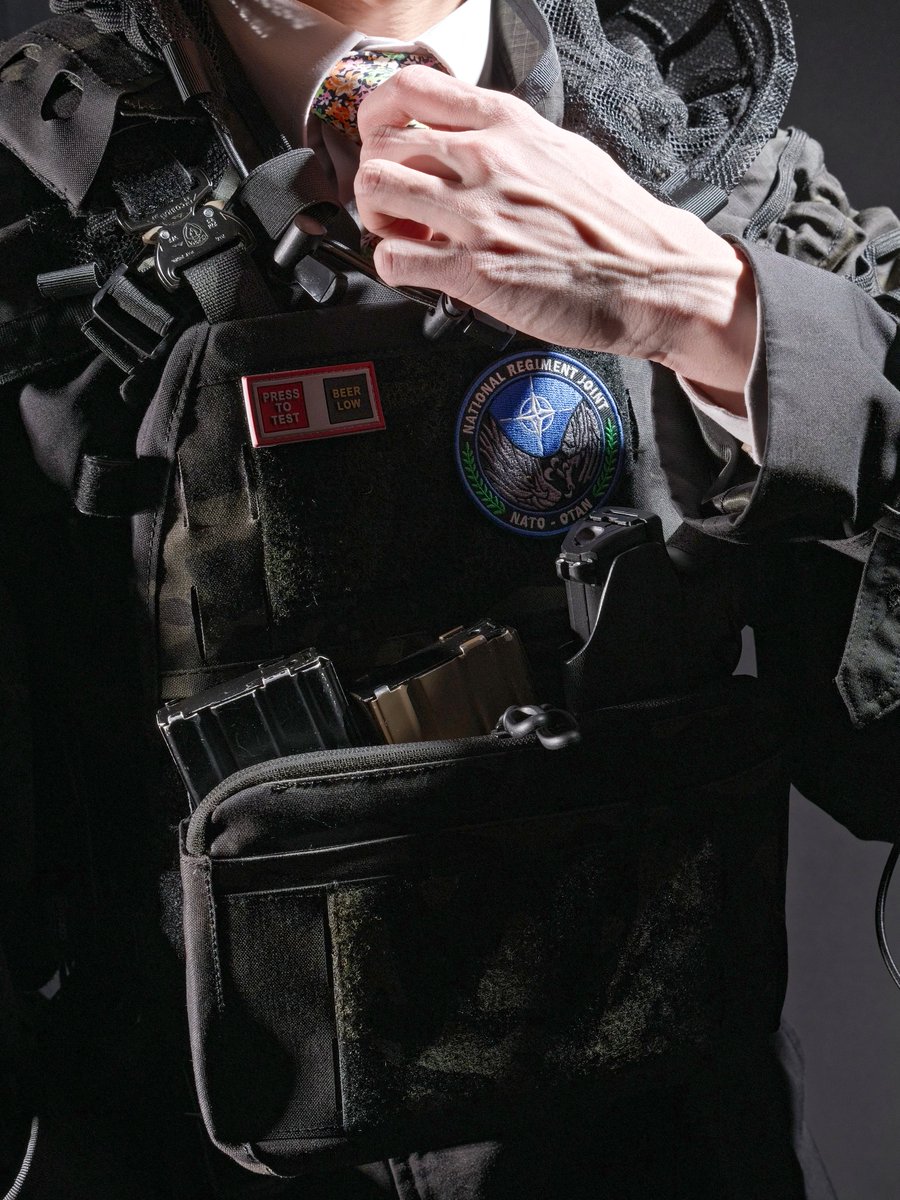 suitpic's tweet photo. No.158 2nd 군장 전면, 손 강조.
#abyssos https://t.co/WK73sdQ5lr
