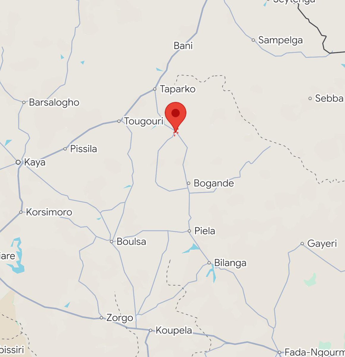 ilariallegro's tweet image. On Feb 22, JNIM executed 4shopkeepers in #Manni, East.
“I heard a jihadist saying ‘Do what we were asked to quickly and we will withdraw fast.’ A few sec later, gunshots rang out towards the market,”a witness.
JNIM targeted the four men cuz their sons had joined the VDPs.
4/5