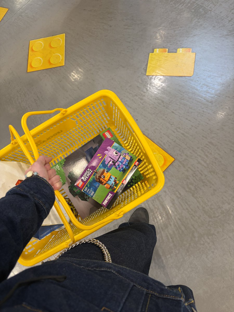 ヒモみぃ tweet media