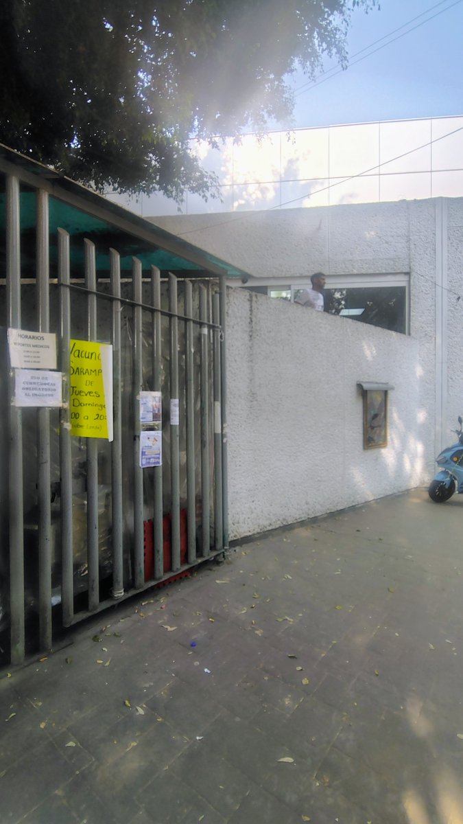 LauraLeon282016's tweet photo. Es una clínica de urgencias @Tu_IMSS  @IMSSCDMXNorte  #clinica27imss  médicas ò centro de reclutamiento???  #siisaseguridadprivada https://t.co/eQjdVK5bxJ