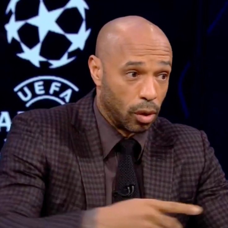 LosMadridistas_'s tweet photo. 🗣️ Thierry Henry :
« Federico Valverde brille TOUJOURS. Le seul problème, c’est que les gens ne voient pas ce type de brillance.
Les gens ne voient pas les joueurs qui courent. Je peux vous assurer que, quand vous êtes Trent Alexander-Arnold et que quelqu’un défend avec vous, c’est beaucoup plus facile de défendre.
Non seulement il marque des buts, mais il brille aussi techniquement. C’est le type de joueur qui s’adapte à n’importe quelle situation.
Il a joué arrière droit, milieu défensif, arrière gauche, derrière l’attaquant, défenseur central… Il ne lui manque plus que gardien.
Il faut lui donner énormément de crédit. » ⚪️🔥