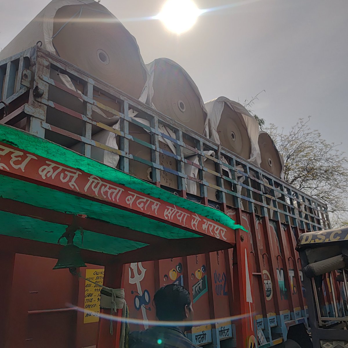 sanjeevktos's tweet photo. @dtptraffic
Time: 10:24 AM

Location: Main Mubarakpur Road, Kirari near Jai Mata Dharm Kanta, Delhi.

A heavy truck is standing on the wrong side, overloaded and moving/standing during no-entry time, causing traffic obstruction and safety risk.

Kindly take immediate action. https://t.co/goSVPrFgLO
