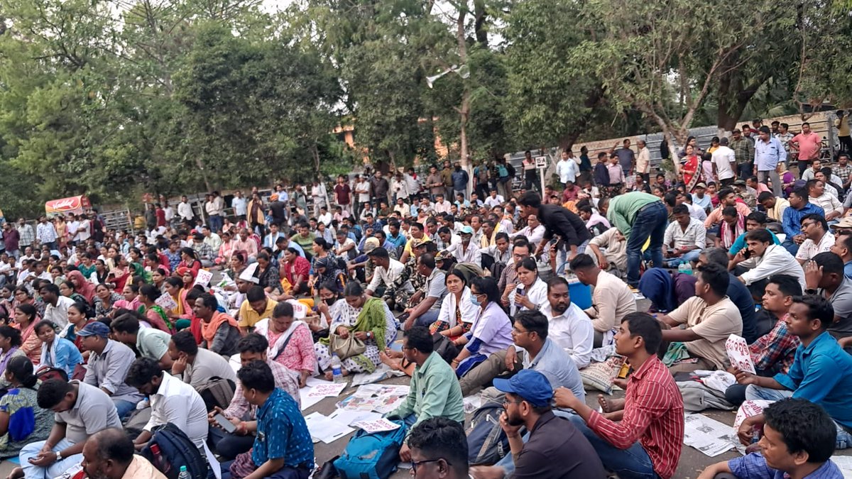Liptipradhan152's tweet photo. ସବୁ ଦଳ ବିଧାୟକ ମାନେ ଆଜି ବିଧାନସଭା ରେ କହିବେକି OUTSOURCING ପିଲାଙ୍କ ରେଗୁଲାର ନହେଲେ ଆମ୍ଭେ ରାଜ୍ୟସଭା ଇଲେକ୍ସନ ରେ ଭାଗନେବୁନି।
@BhaktaCharanDas 
@Naveen_Odisha 
@RCKadamINC 
@sofiafirdous1 
@dr_arunsahoo ସାର୍ ଟିକିଏ ଧ୍ୟାନ ଦେବେ।
ହଜାର ହଜାର ପିଲାଙ୍କ ଜୀବନ ଅନ୍ଧକାର ହେଉ ଯାଉଛି ଆଜ୍ଞା, ଟିକିଏ ବିଚାର କରନ୍ତୁ https://t.co/GEPhx2LbgQ